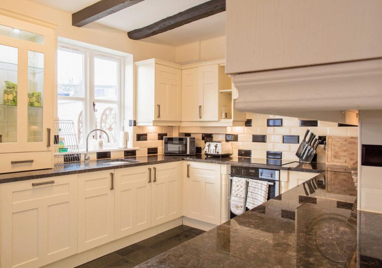 Charming 2 Bed House In Tewkesbury Centre Villa Buitenkant foto