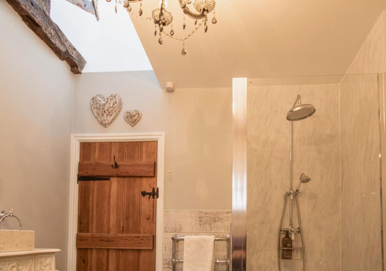 Charming 2 Bed House In Tewkesbury Centre Villa Buitenkant foto